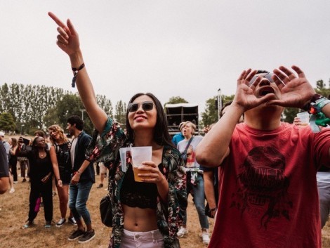 Menschen auf dem Pure & Crafted Festival.