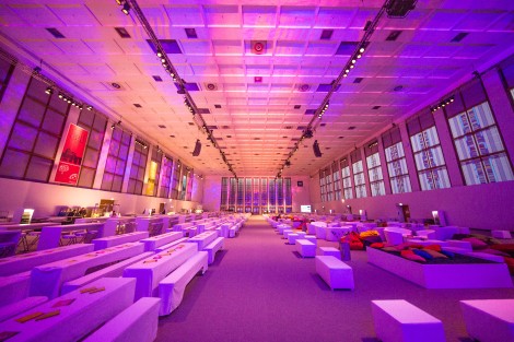 Halle 18 lila