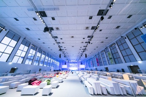 Halle 18 weiß
